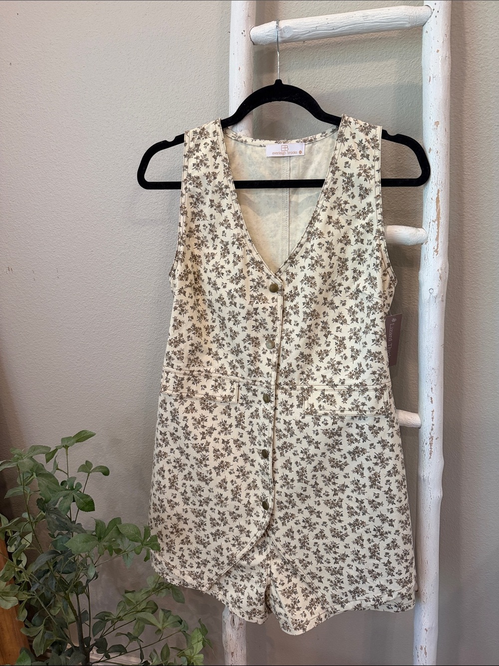 Everleigh Brooks Cream Floral Sleeveless Romper NWT